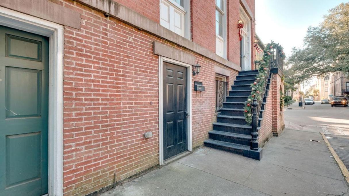 4 Bedroom Beauty Steps From The River *
