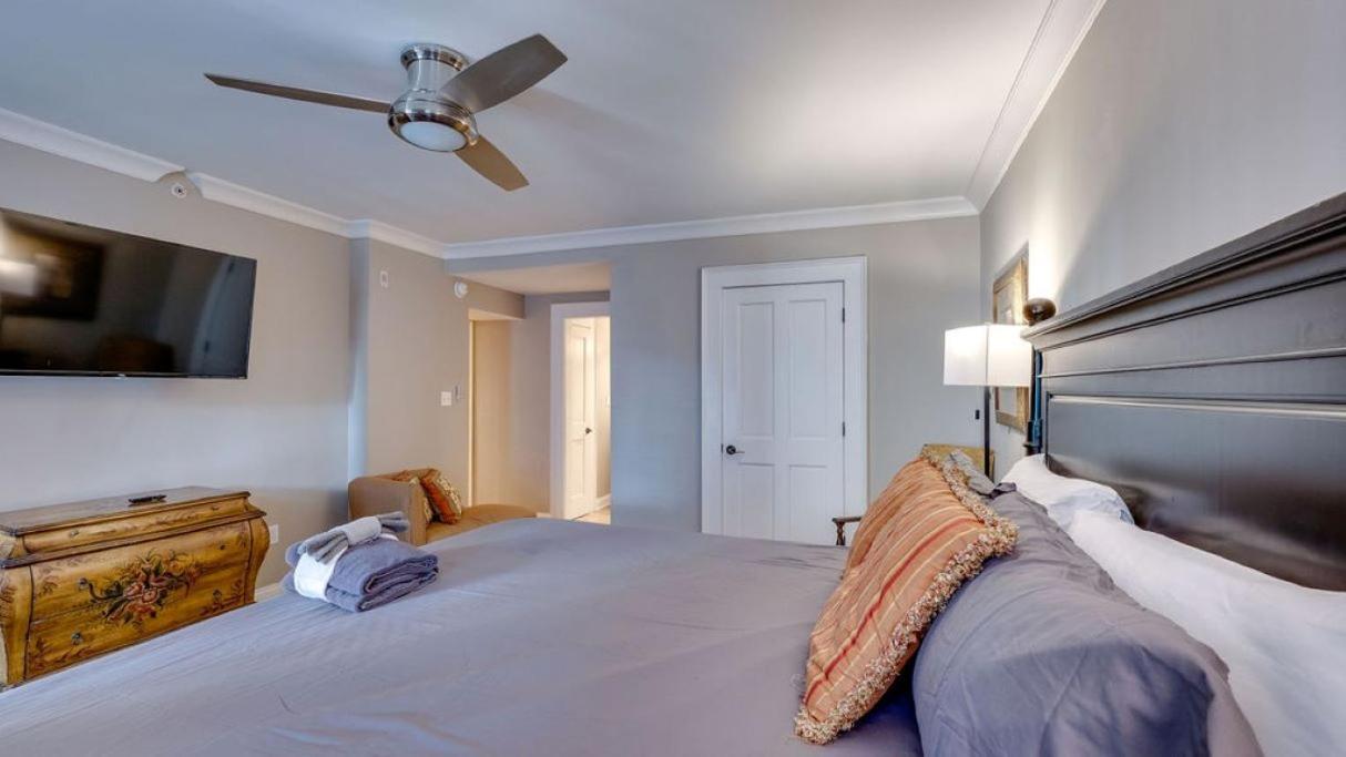 Apartment 4 Bedroom Beauty Steps From The River *