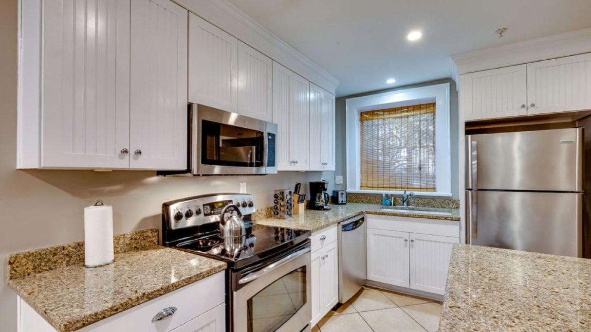 4 Bedroom Beauty Steps From The River Apartment Savannah