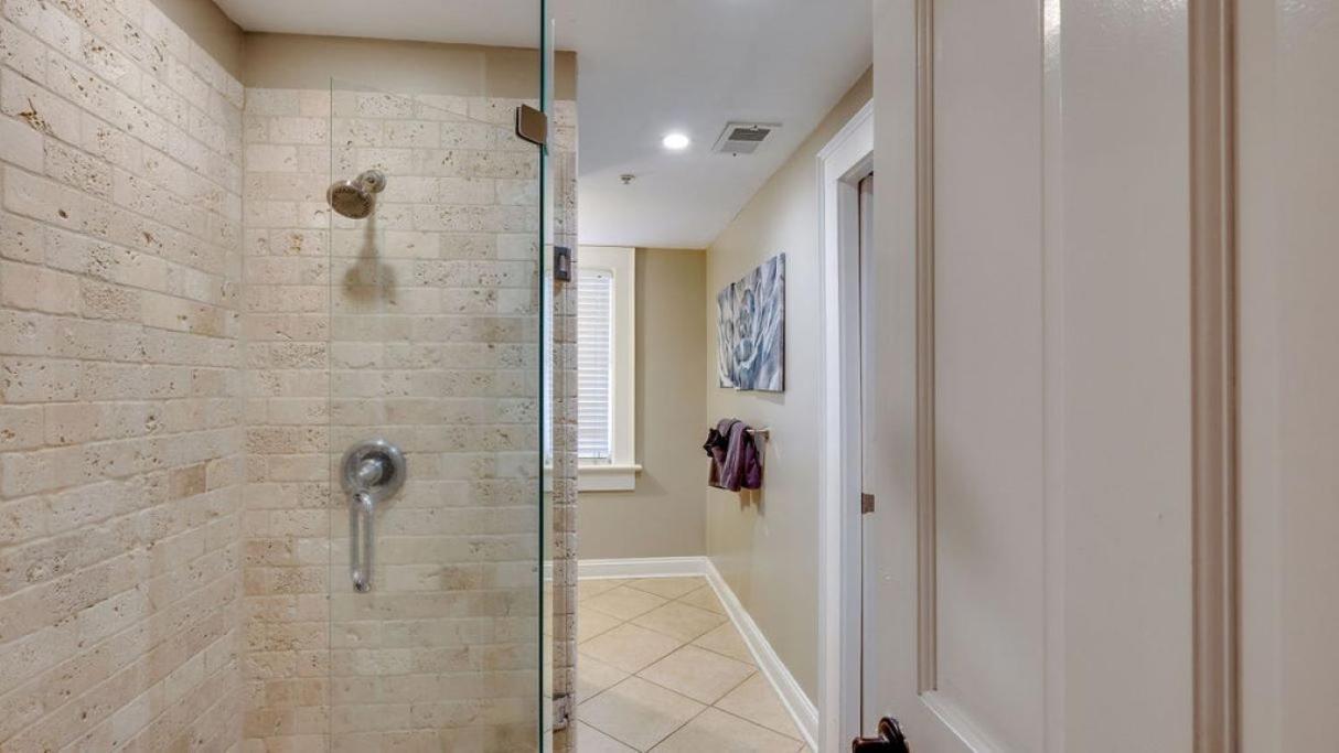 4 Bedroom Beauty Steps From The River Apartment *