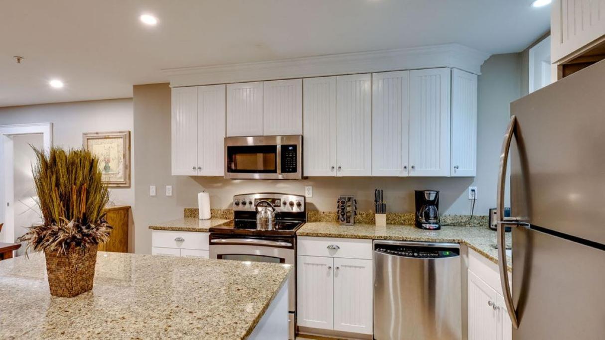 Apartment 4 Bedroom Beauty Steps From The River