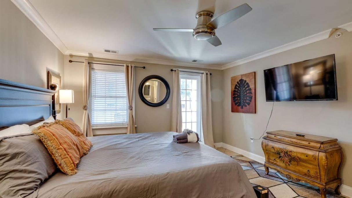 4 Bedroom Beauty Steps From The River * Savannah