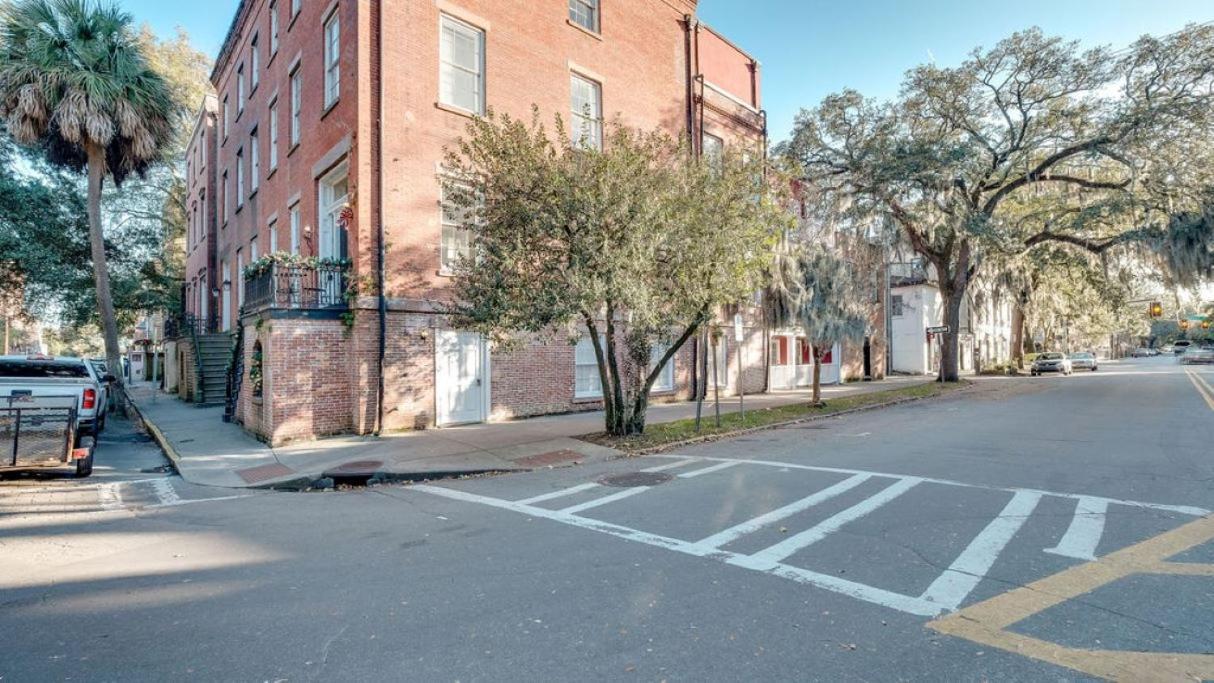 4 Bedroom Beauty Steps From The River Apartment