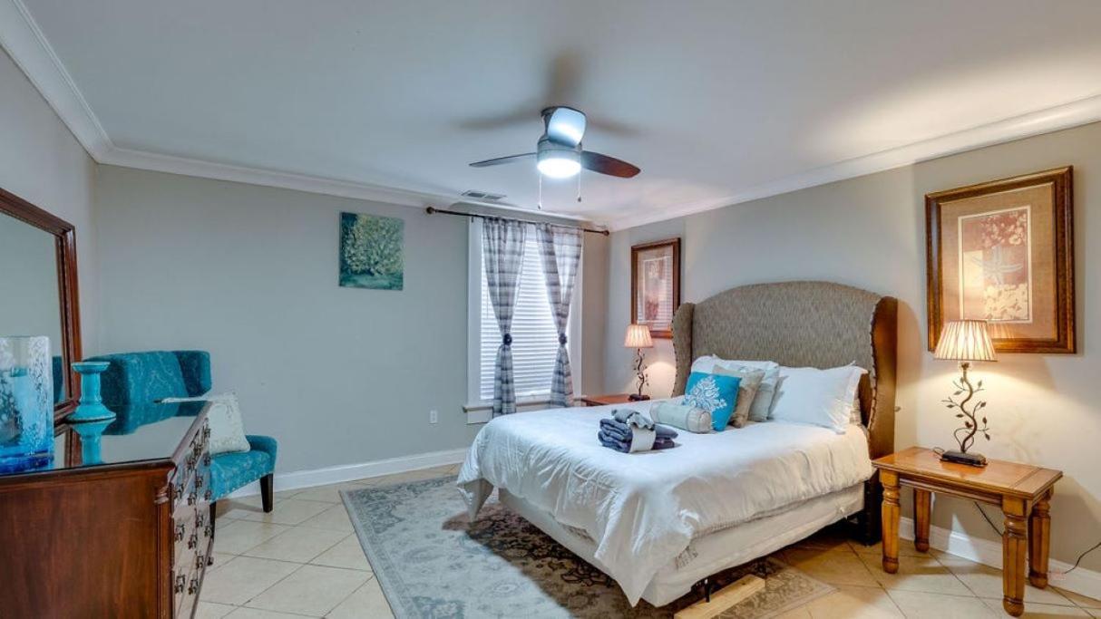 Apartment 4 Bedroom Beauty Steps From The River Savannah