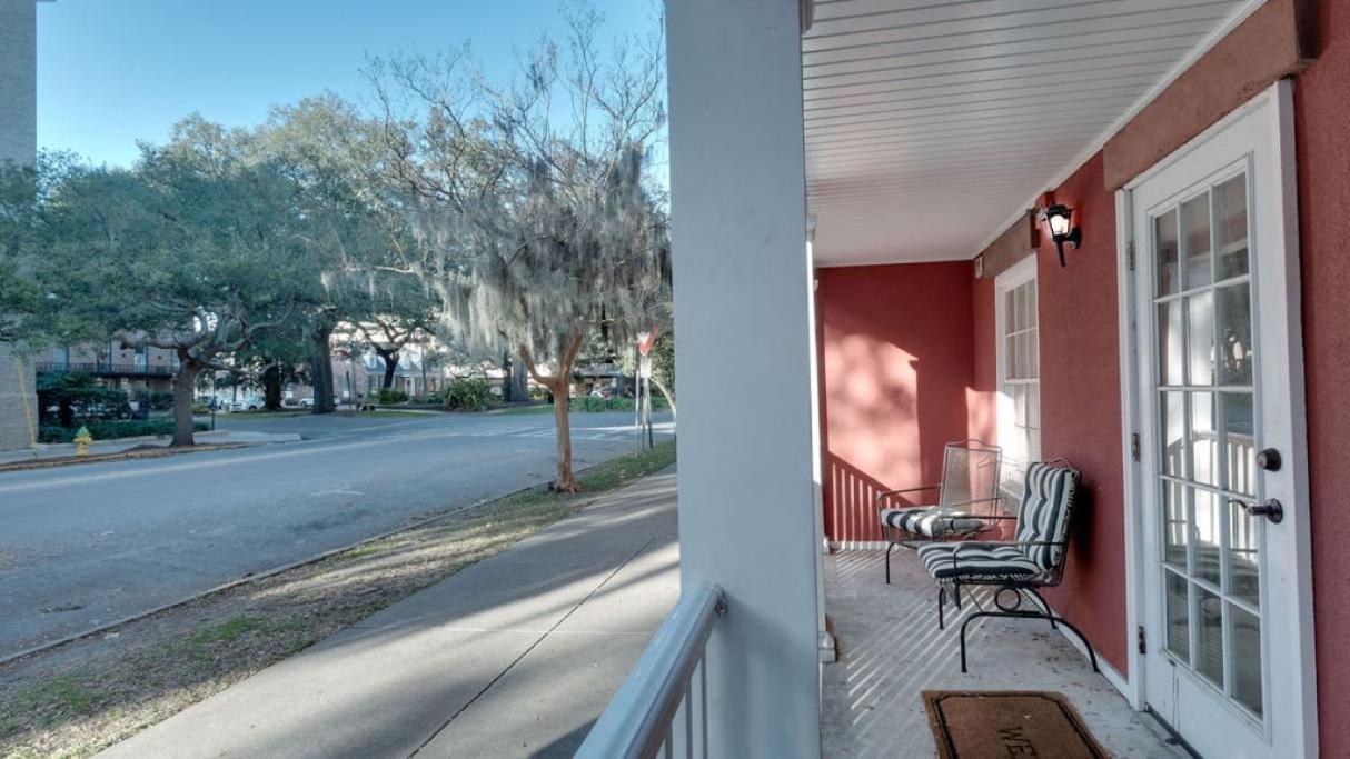 4 Bedroom Beauty Steps From The River * Savannah