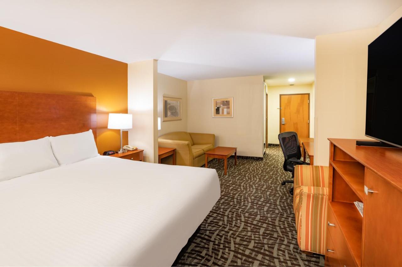 Hotel Baymont By Wyndham South Savannah