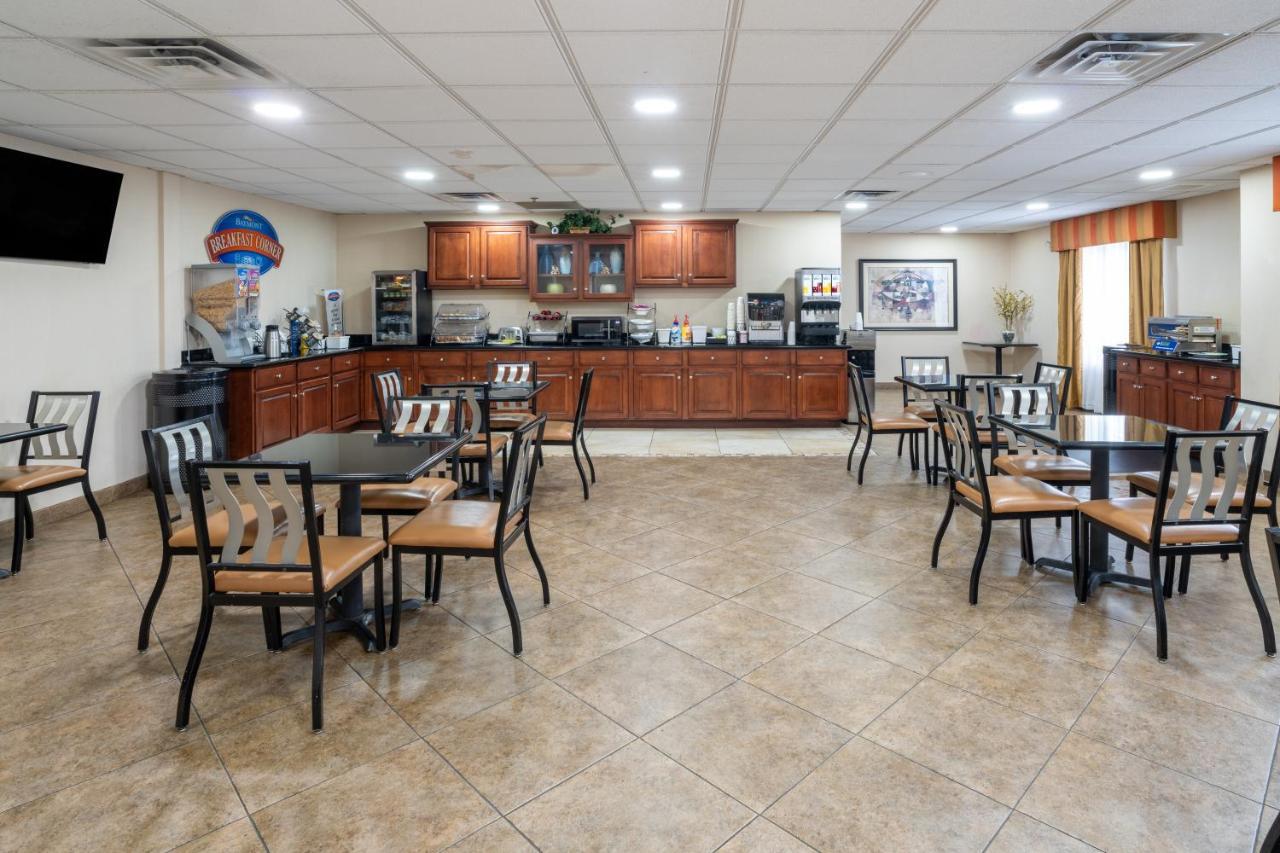 Baymont By Wyndham South Hotel