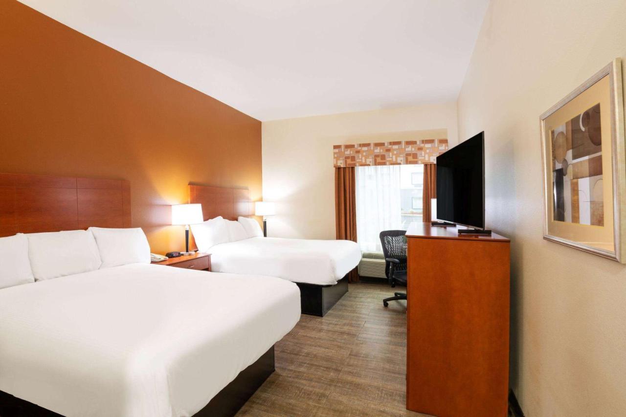 Hotel Baymont By Wyndham South