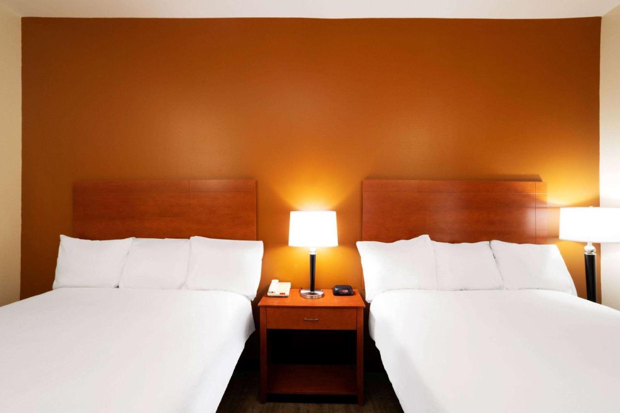 Hotel Baymont By Wyndham South