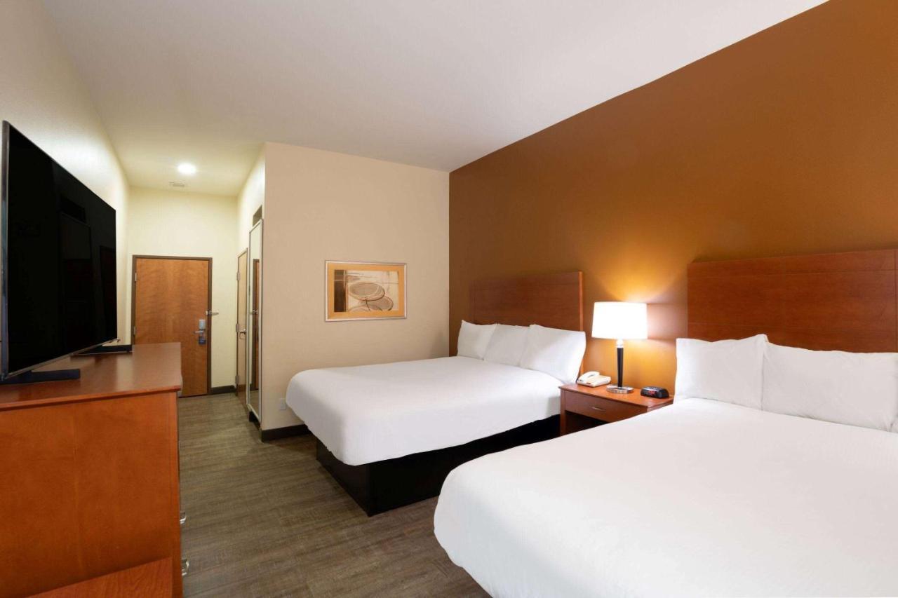 Hotel Baymont By Wyndham South Savannah