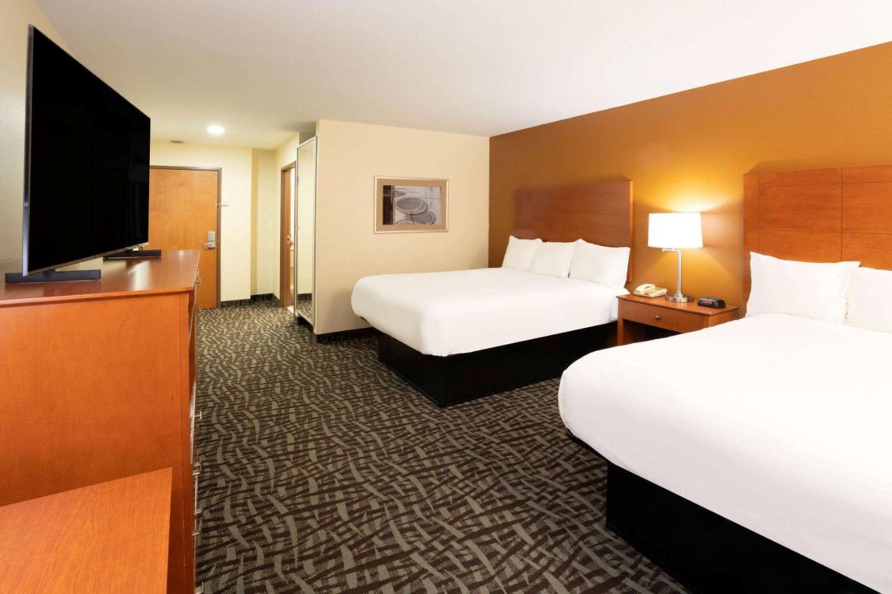 Hotel Baymont By Wyndham South