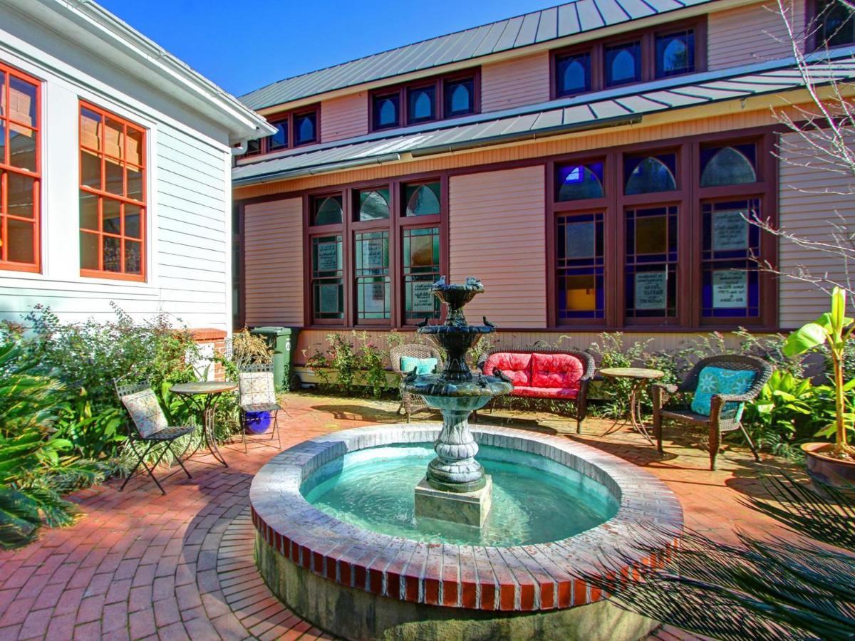 Apartment Fountain View