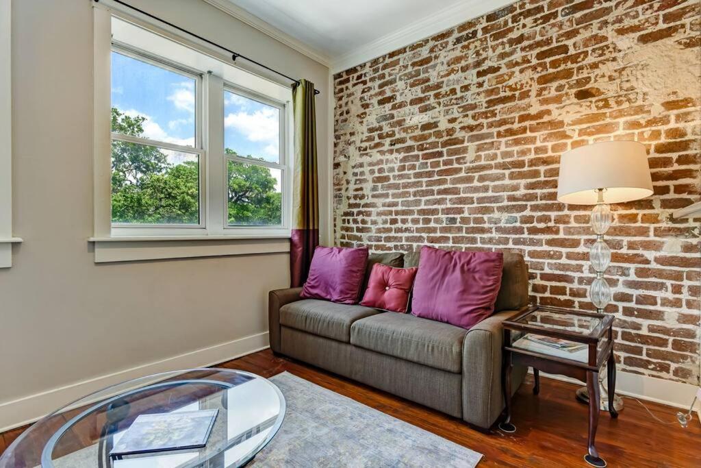 Loft Steps From Hall And River Streets Savannah