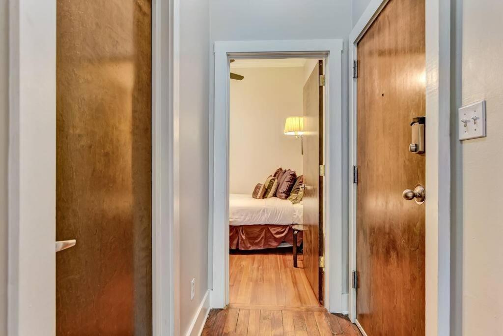 Loft Steps From Hall And River Streets * Savannah