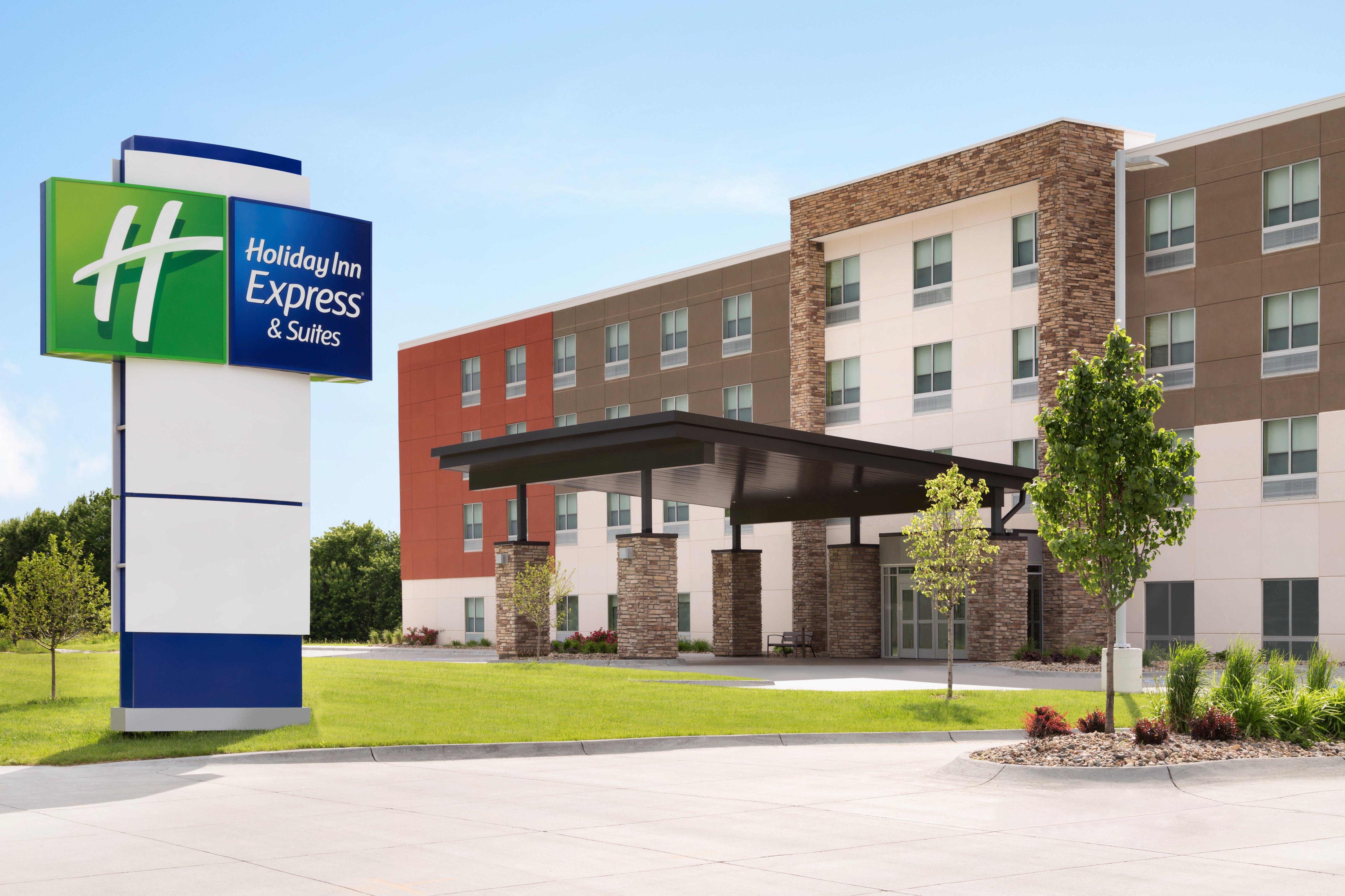 Express & - W - Chatham Parkway By Ihg