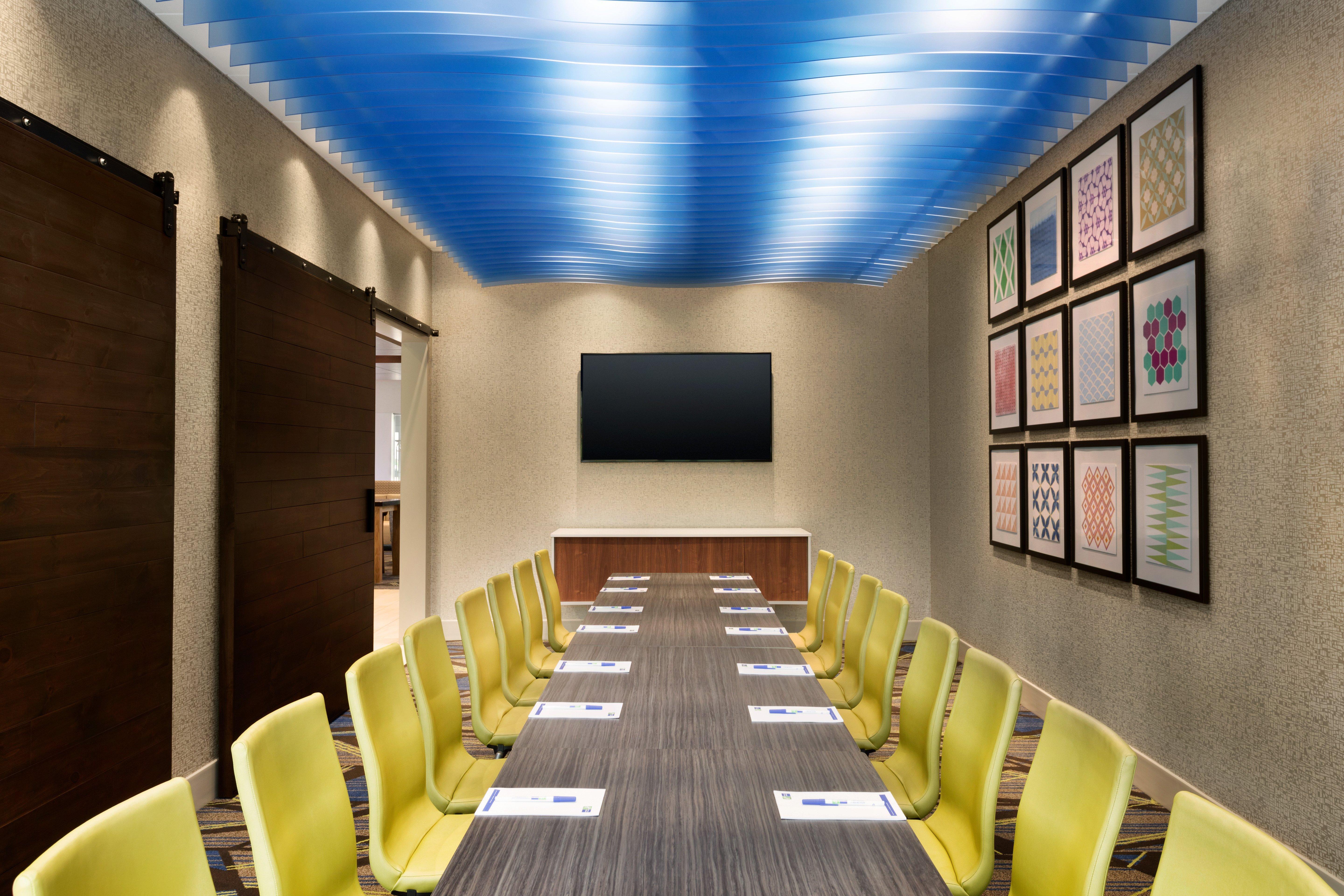 Express & - W - Chatham Parkway By Ihg