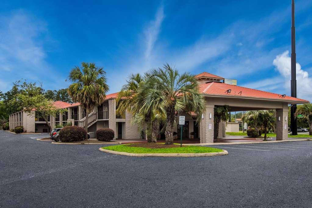 Econo Hotel