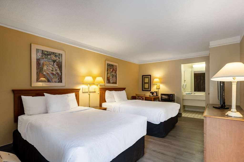 Hotel Econo Savannah