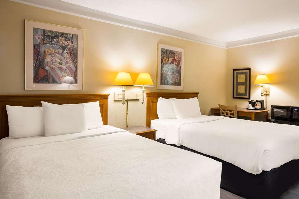 Econo Hotel