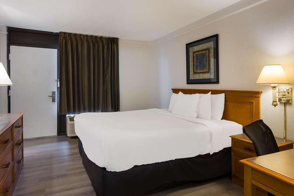 Hotel Econo Savannah