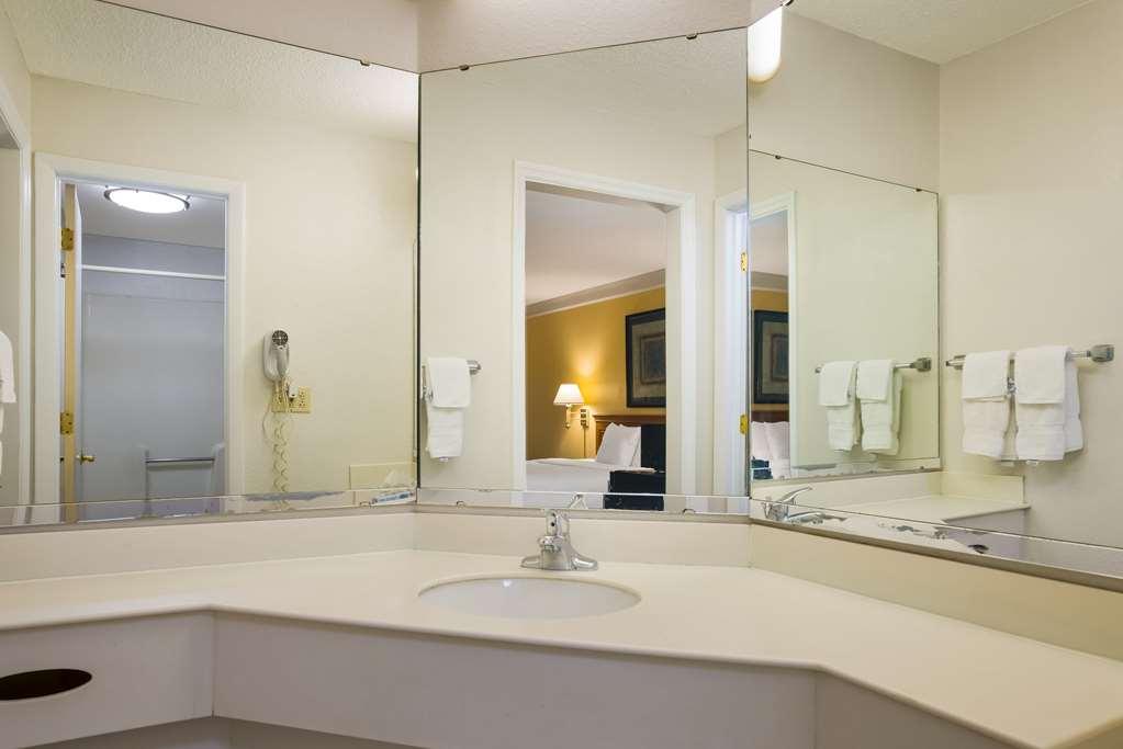 Econo Hotel
