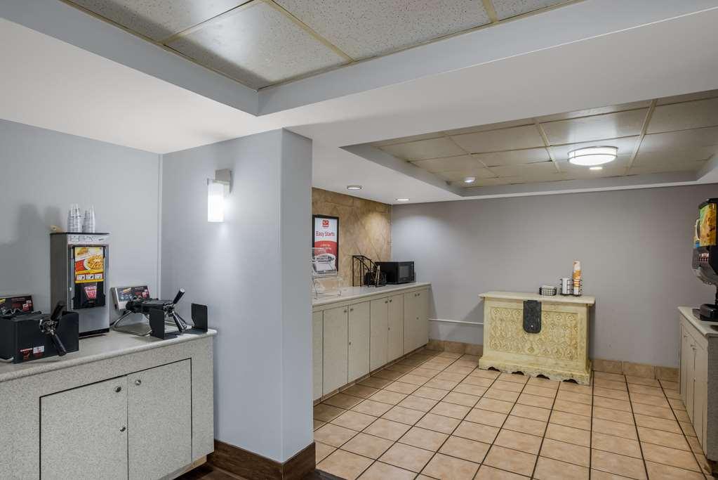 Hotel Econo Savannah