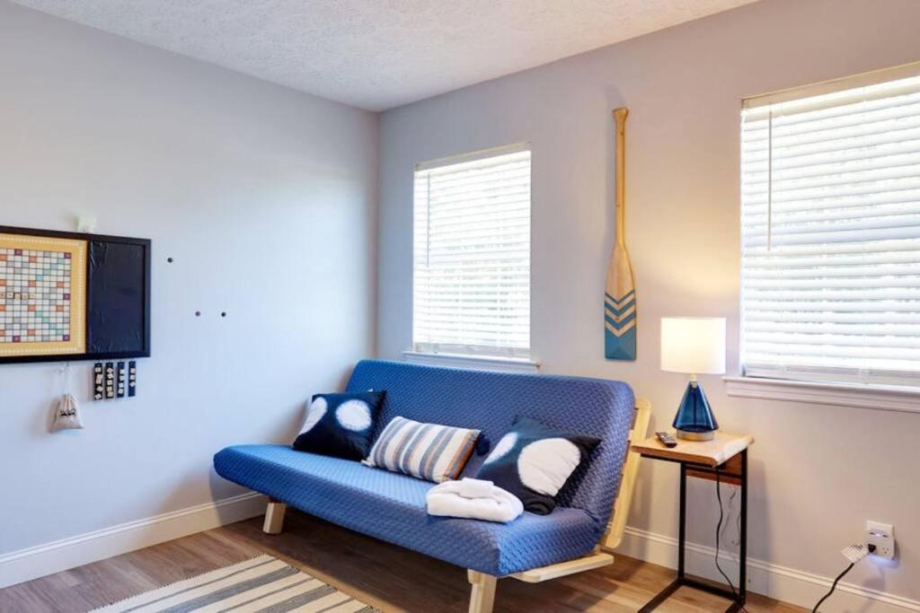 Contemporary Stylish Btw Dwtn Savannah&tybee! * Savannah