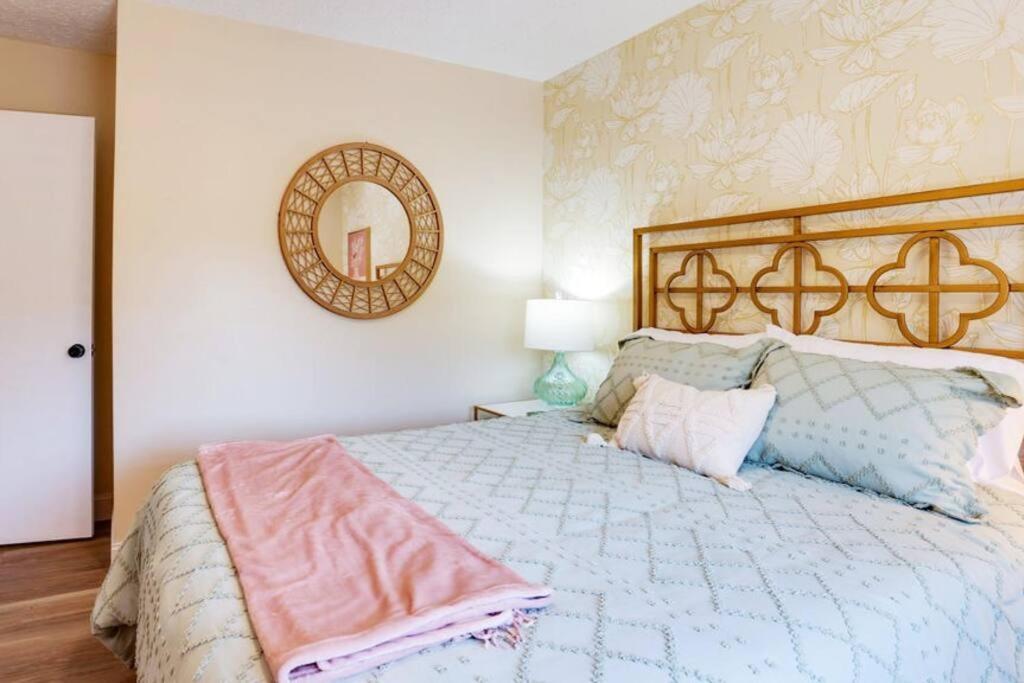 Holiday home Contemporary Stylish Btw Dwtn Savannah&tybee! *