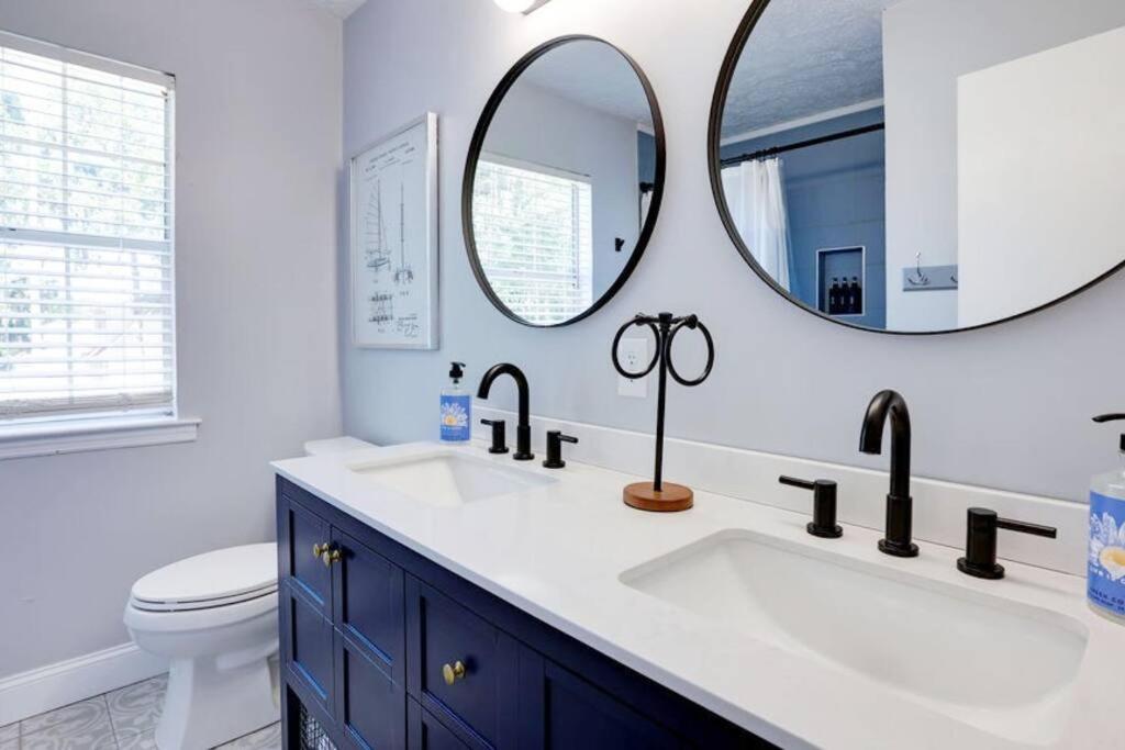 Contemporary Stylish Btw Dwtn Savannah&tybee!