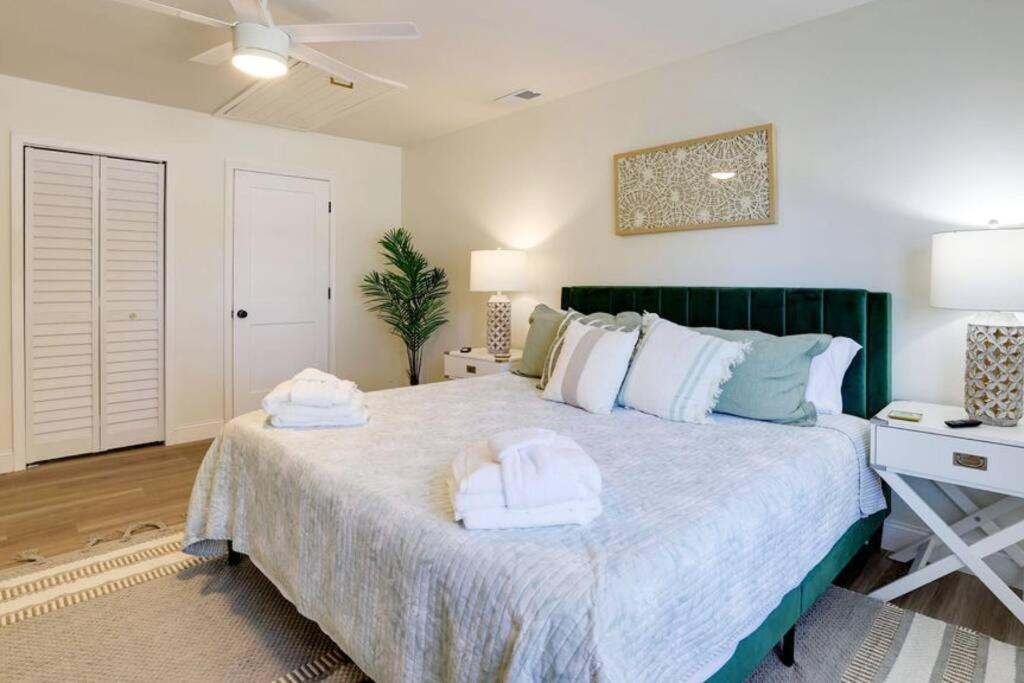 Contemporary Stylish Btw Dwtn Savannah&tybee! Holiday home Savannah