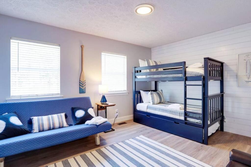 Contemporary Stylish Btw Dwtn Savannah&tybee! Holiday home Savannah