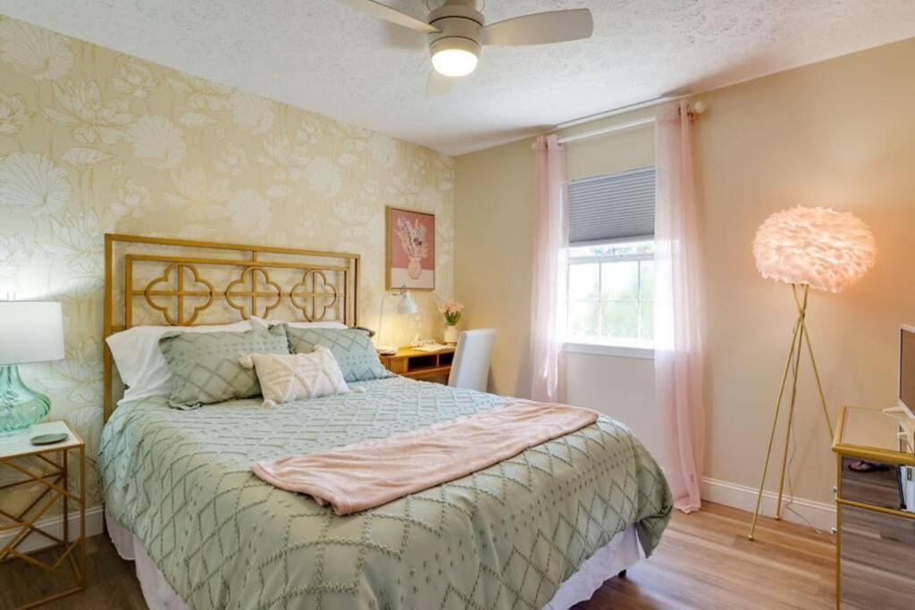 Contemporary Stylish Btw Dwtn Savannah&tybee! Savannah