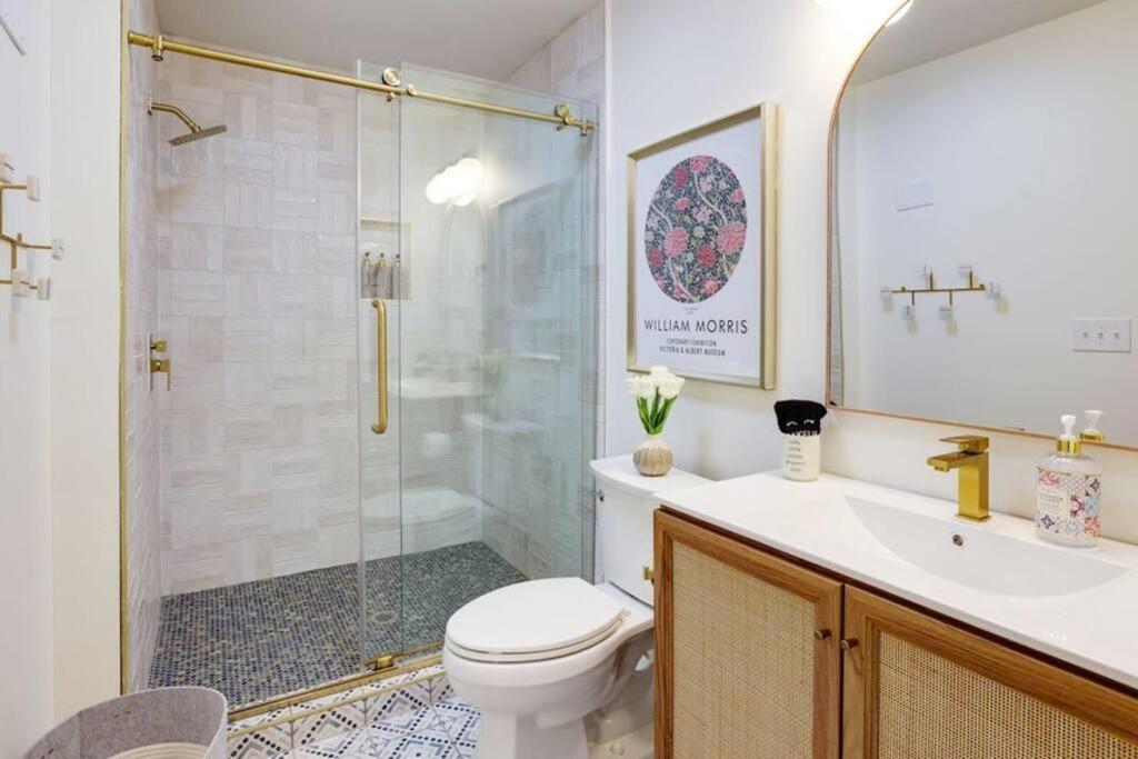 Contemporary Stylish Btw Dwtn Savannah&tybee! Holiday home Savannah
