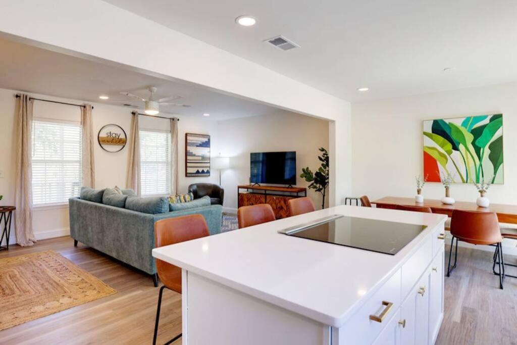 Holiday home Contemporary Stylish Btw Dwtn Savannah&tybee! *