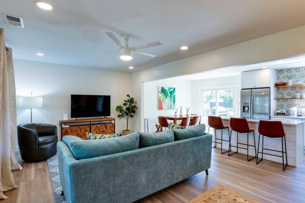 Holiday home Contemporary Stylish Btw Dwtn Savannah&tybee! *