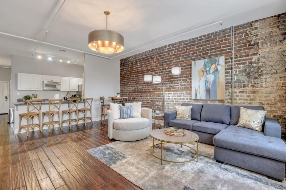 Broughton Street - Steps To Everything Apartment *