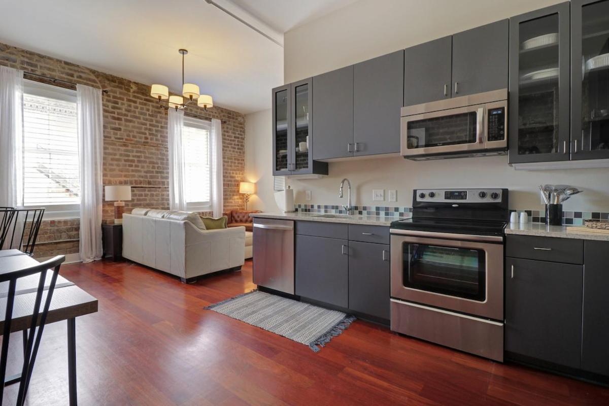 Downtown Loft- Steps Away From Plant Riverside! * Savannah