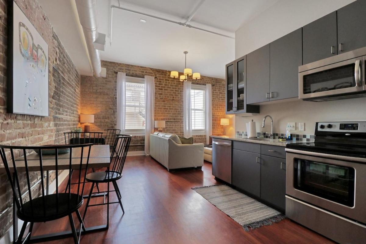 Downtown Loft- Steps Away From Plant Riverside! Apartment