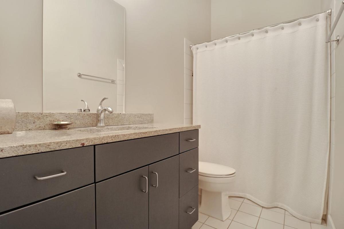 Downtown Loft- Steps Away From Plant Riverside!