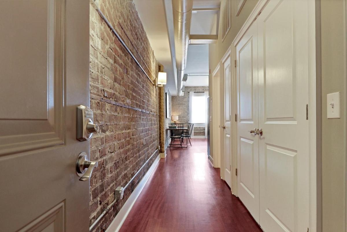 Apartment Downtown Loft- Steps Away From Plant Riverside! Savannah