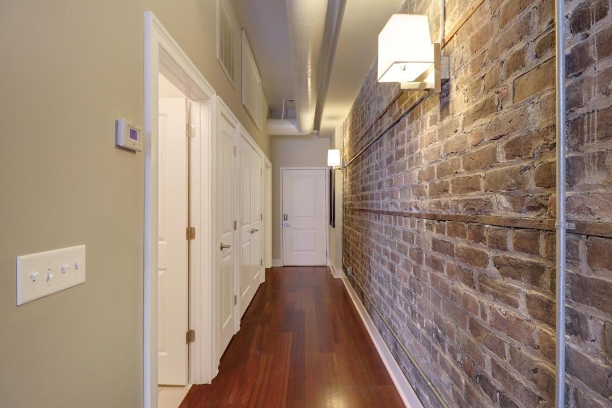 Downtown Loft- Steps Away From Plant Riverside! Apartment *