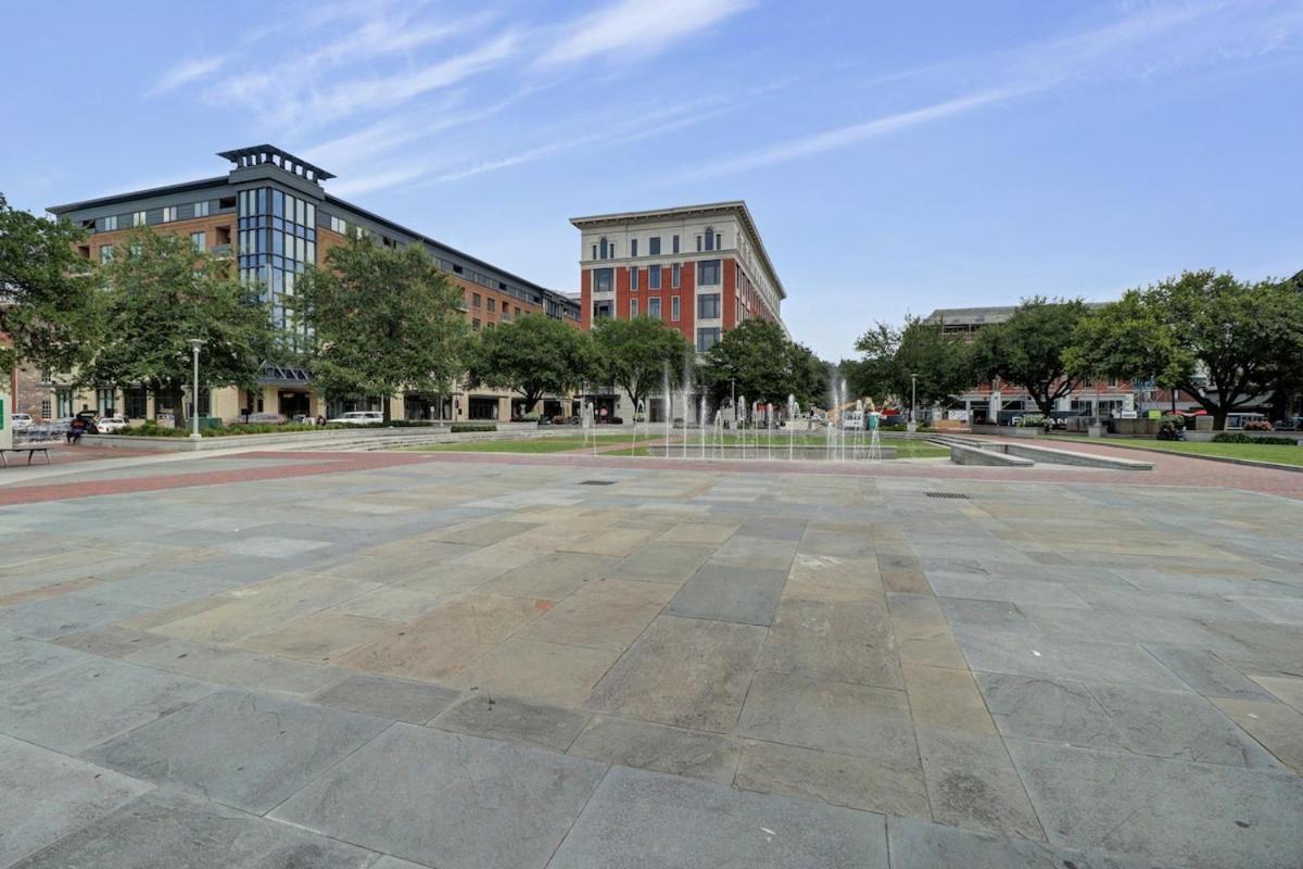 Downtown Loft- Steps Away From Plant Riverside! *