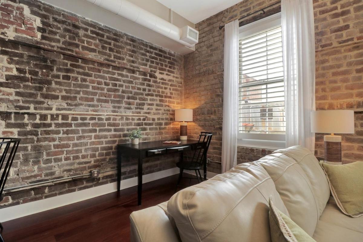 Downtown Loft- Steps Away From Plant Riverside! Apartment *