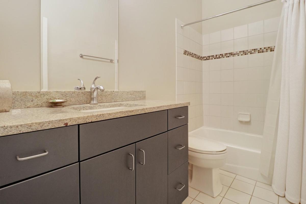 Apartment Downtown Loft- Steps Away From Plant Riverside! Savannah