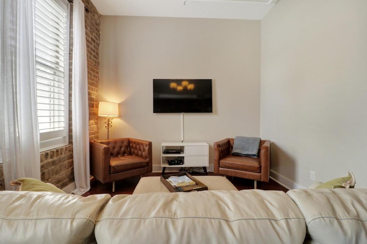 Apartment Downtown Loft- Steps Away From Plant Riverside! *
