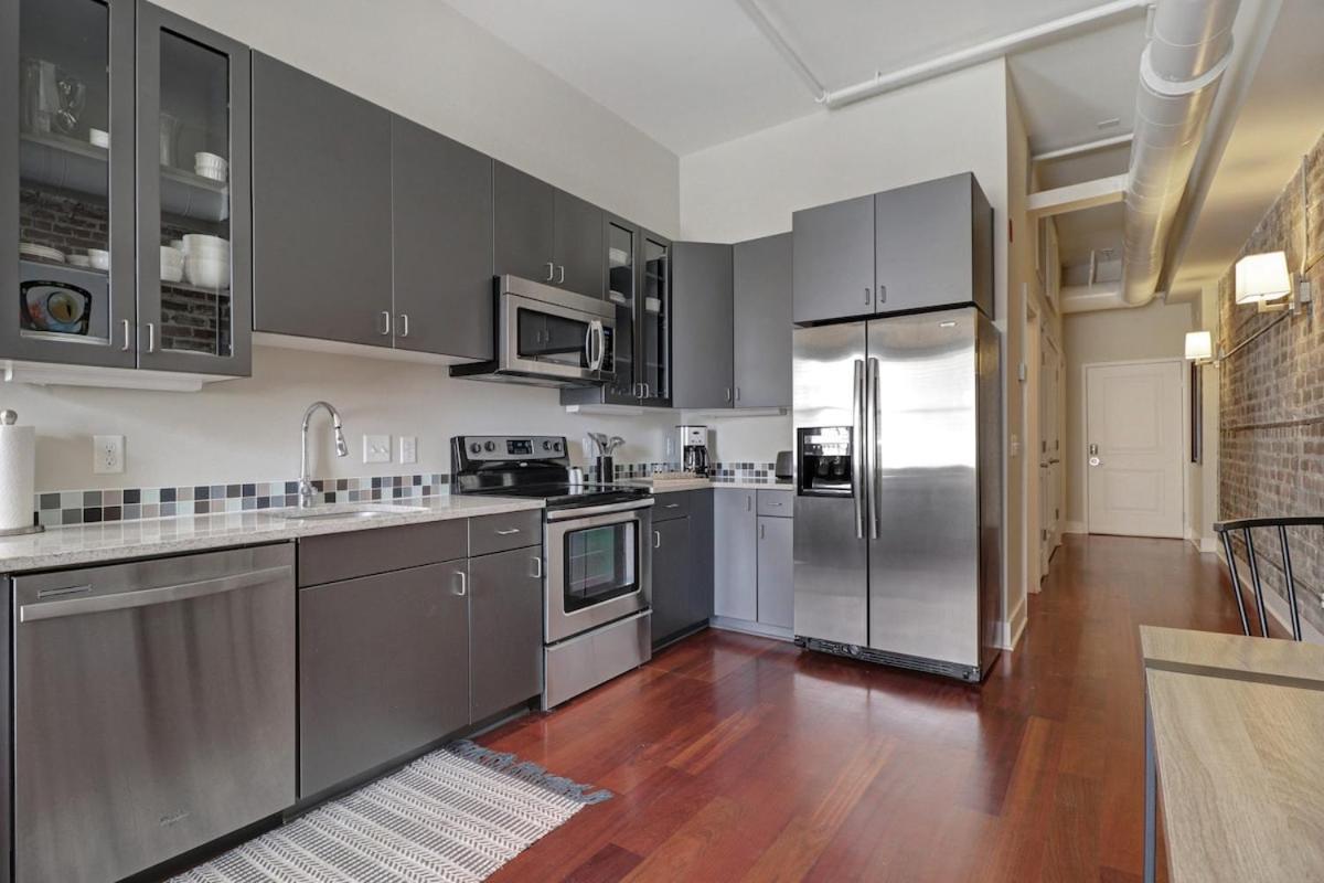 Downtown Loft- Steps Away From Plant Riverside! *