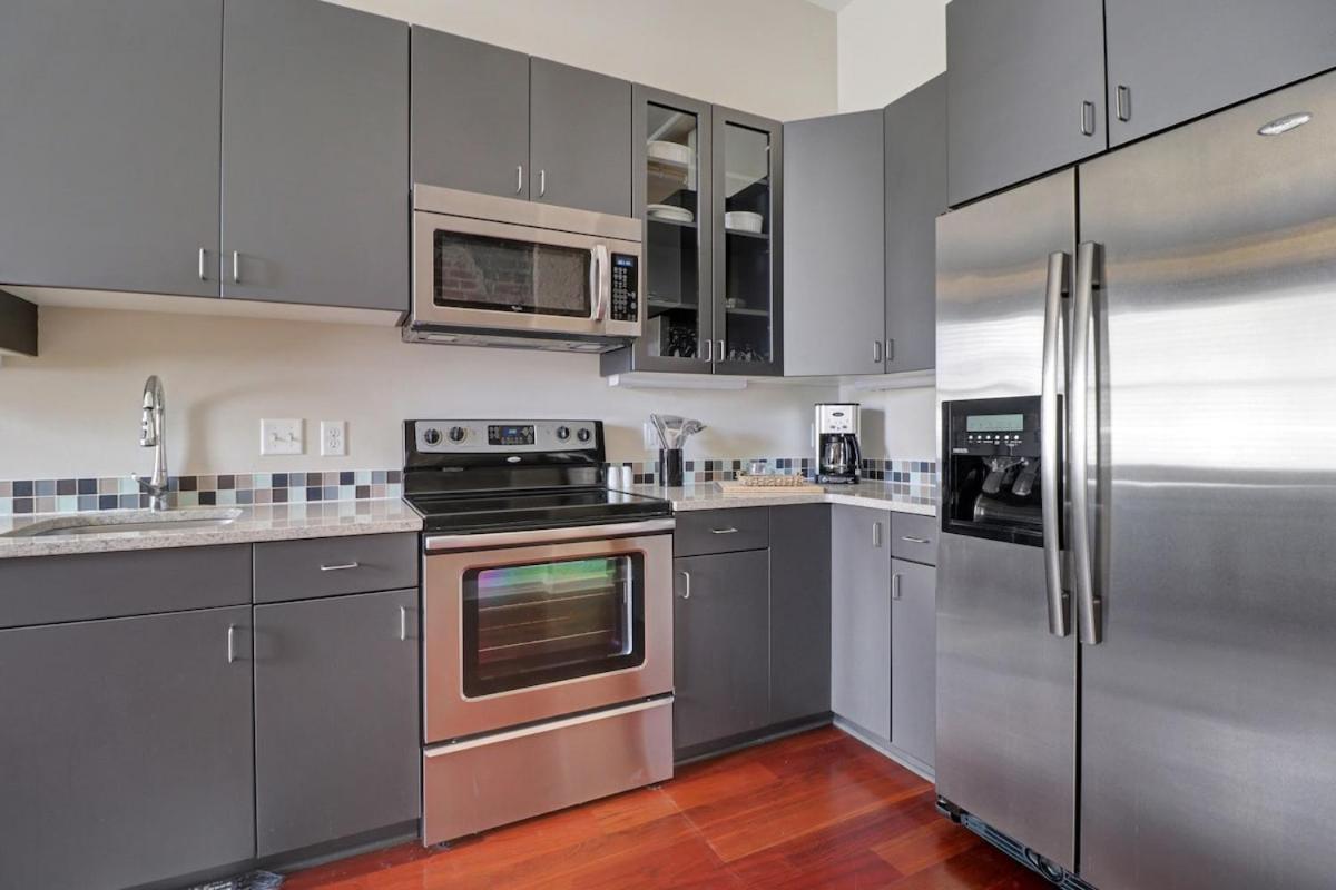 Downtown Loft- Steps Away From Plant Riverside!