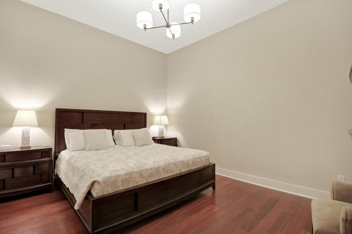 Downtown Loft- Steps Away From Plant Riverside! Apartment *