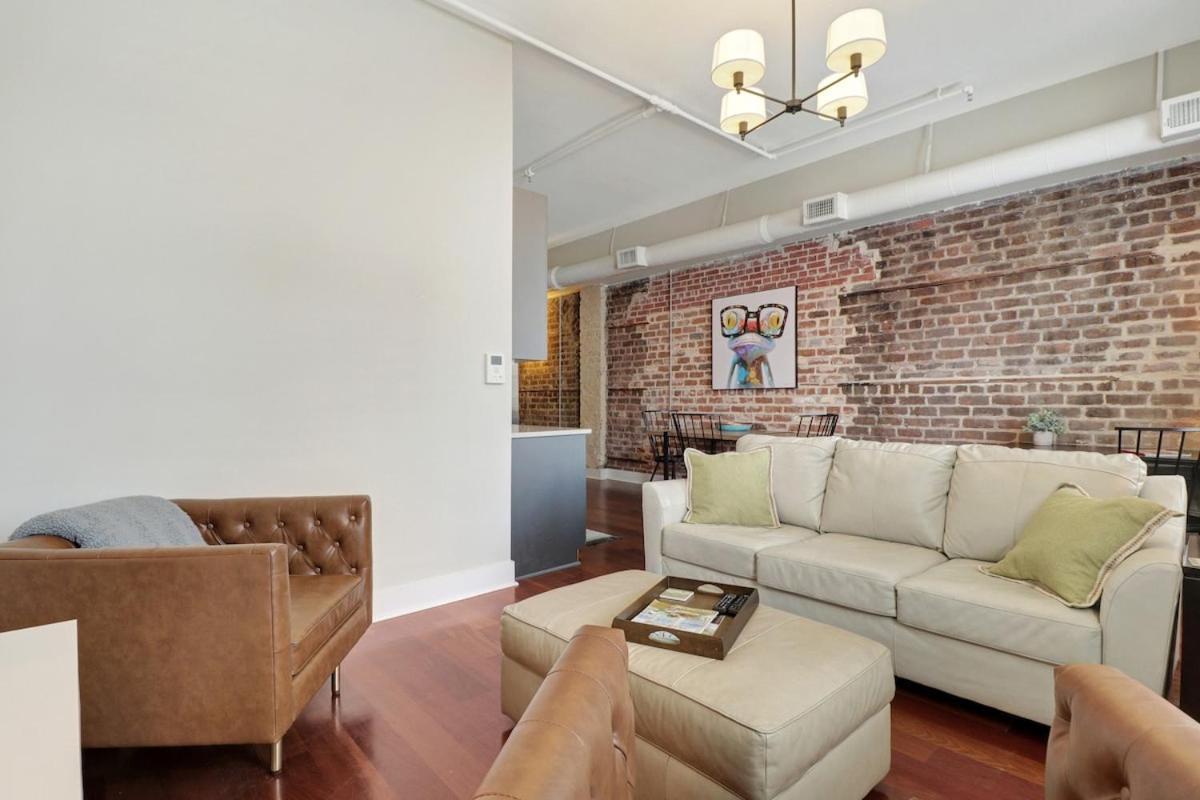 Downtown Loft- Steps Away From Plant Riverside! Savannah