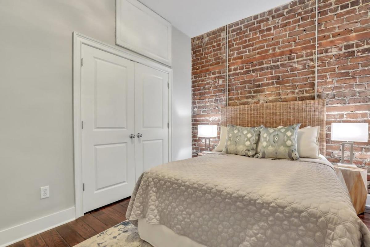 Broughton Street - Steps To Everything Apartment